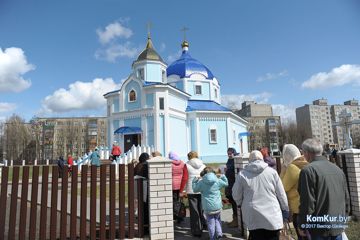 Бобруйчане освящают пасхальные угощения
