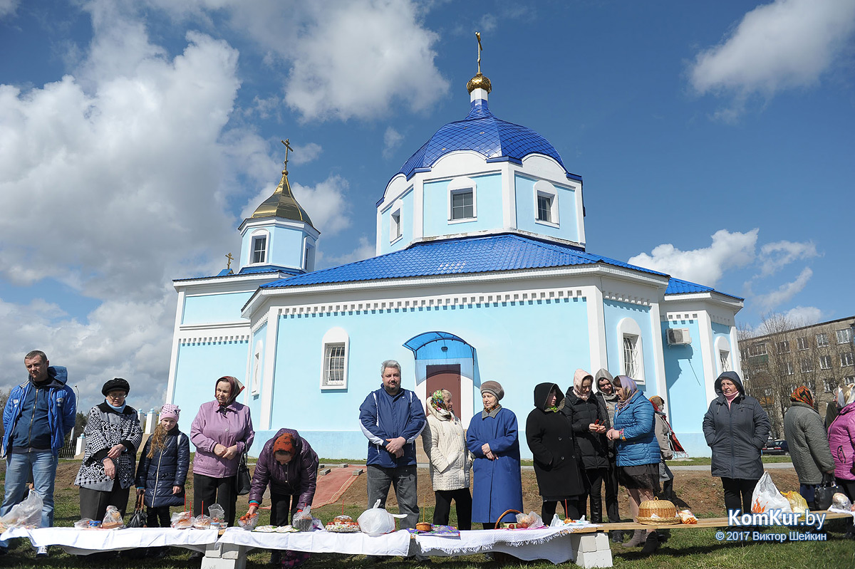 Бобруйчане освящают пасхальные угощения
