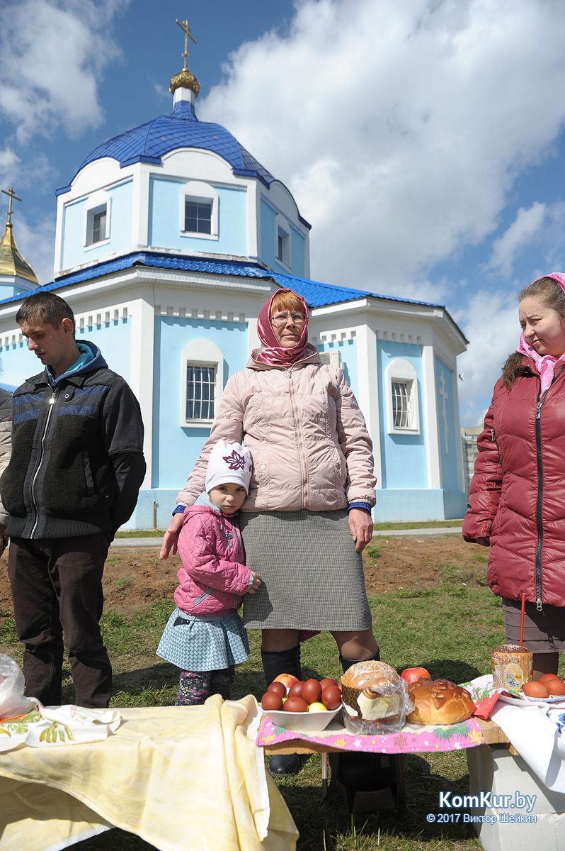 Бобруйчане освящают пасхальные угощения