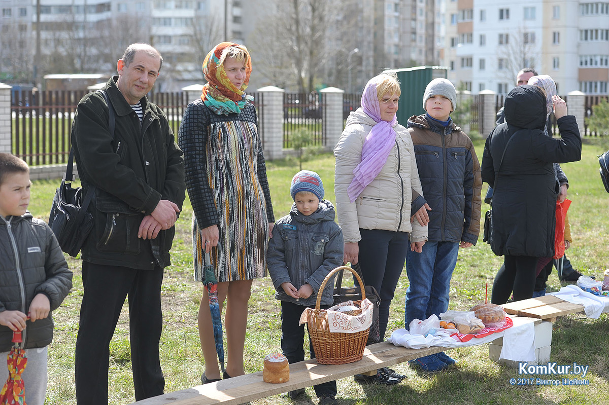 Бобруйчане освящают пасхальные угощения