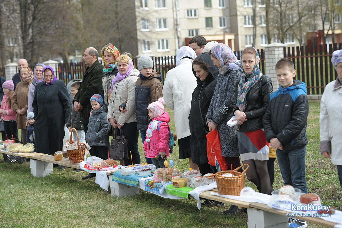 Бобруйчане освящают пасхальные угощения