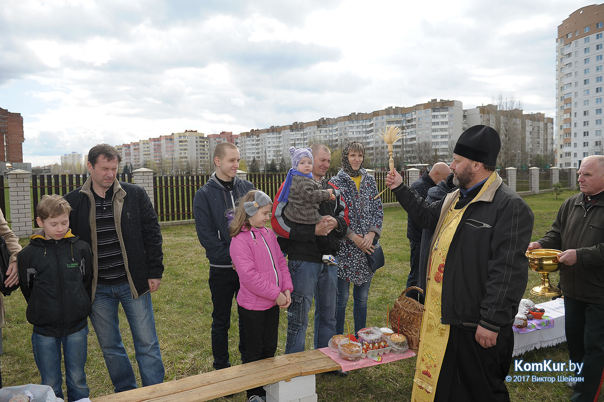 Бобруйчане освящают пасхальные угощения