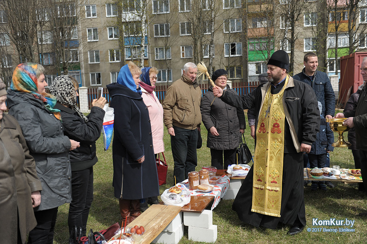 Бобруйчане освящают пасхальные угощения