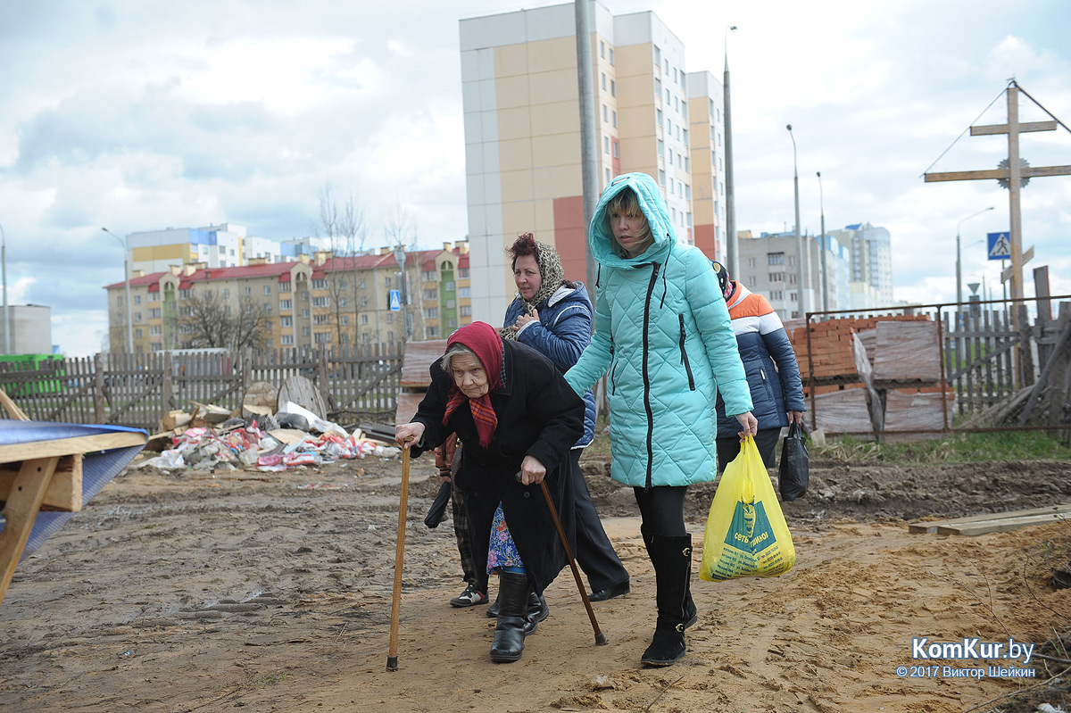 Бобруйчане освящают пасхальные угощения