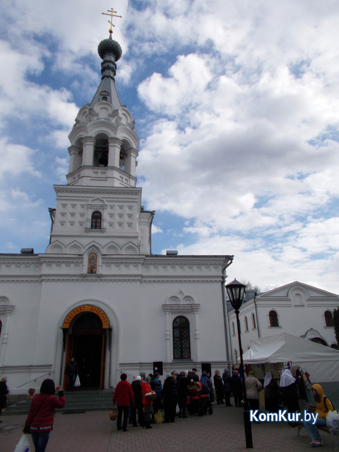 Бобруйчане освящают пасхальные угощения