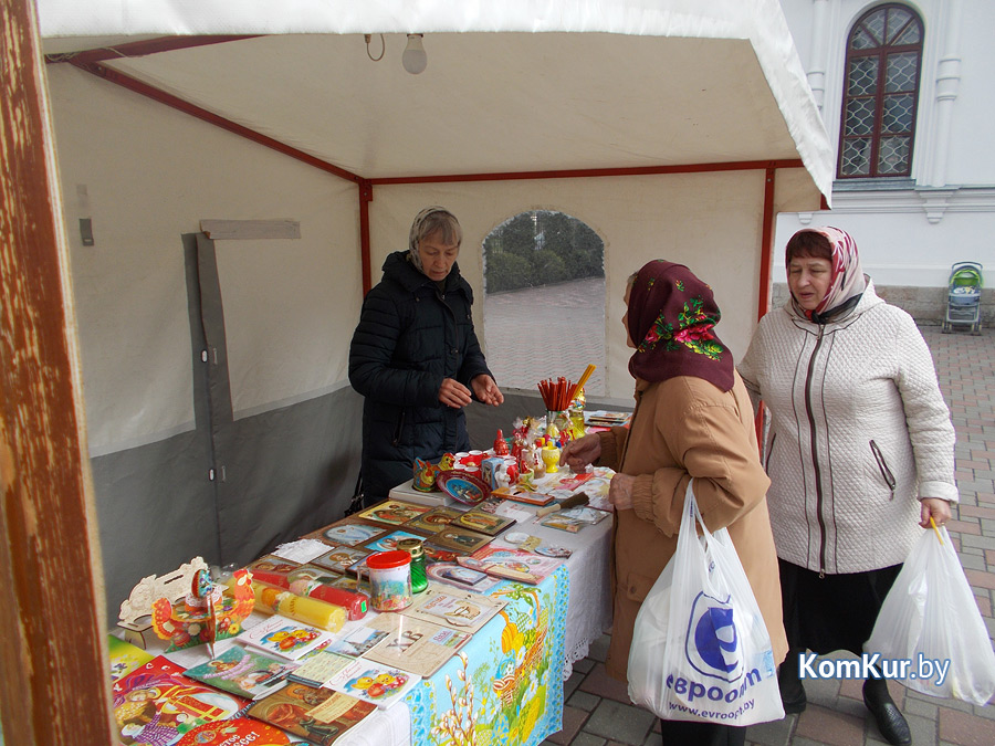 Бобруйчане освящают пасхальные угощения