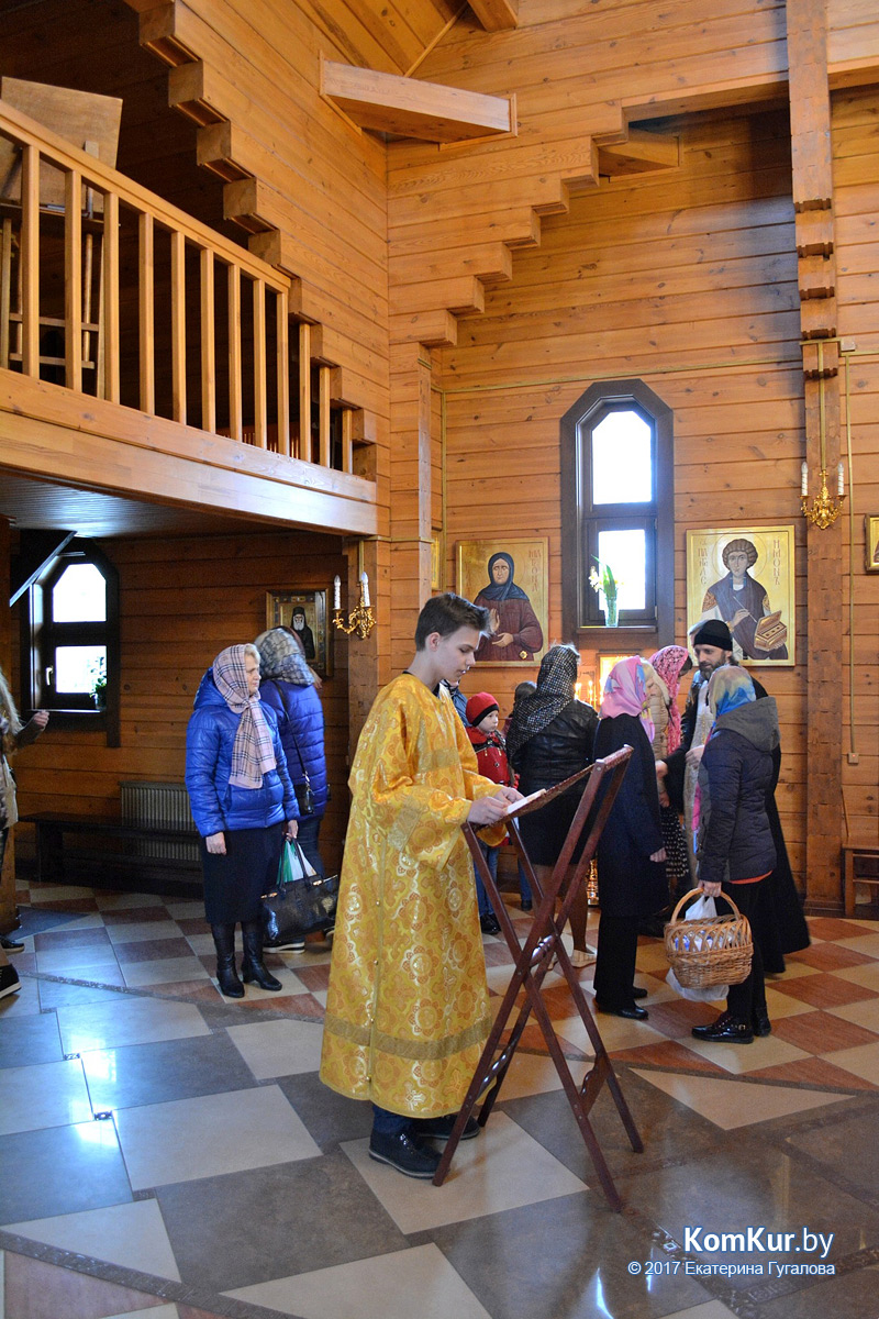 Бобруйчане освящают пасхальные угощения