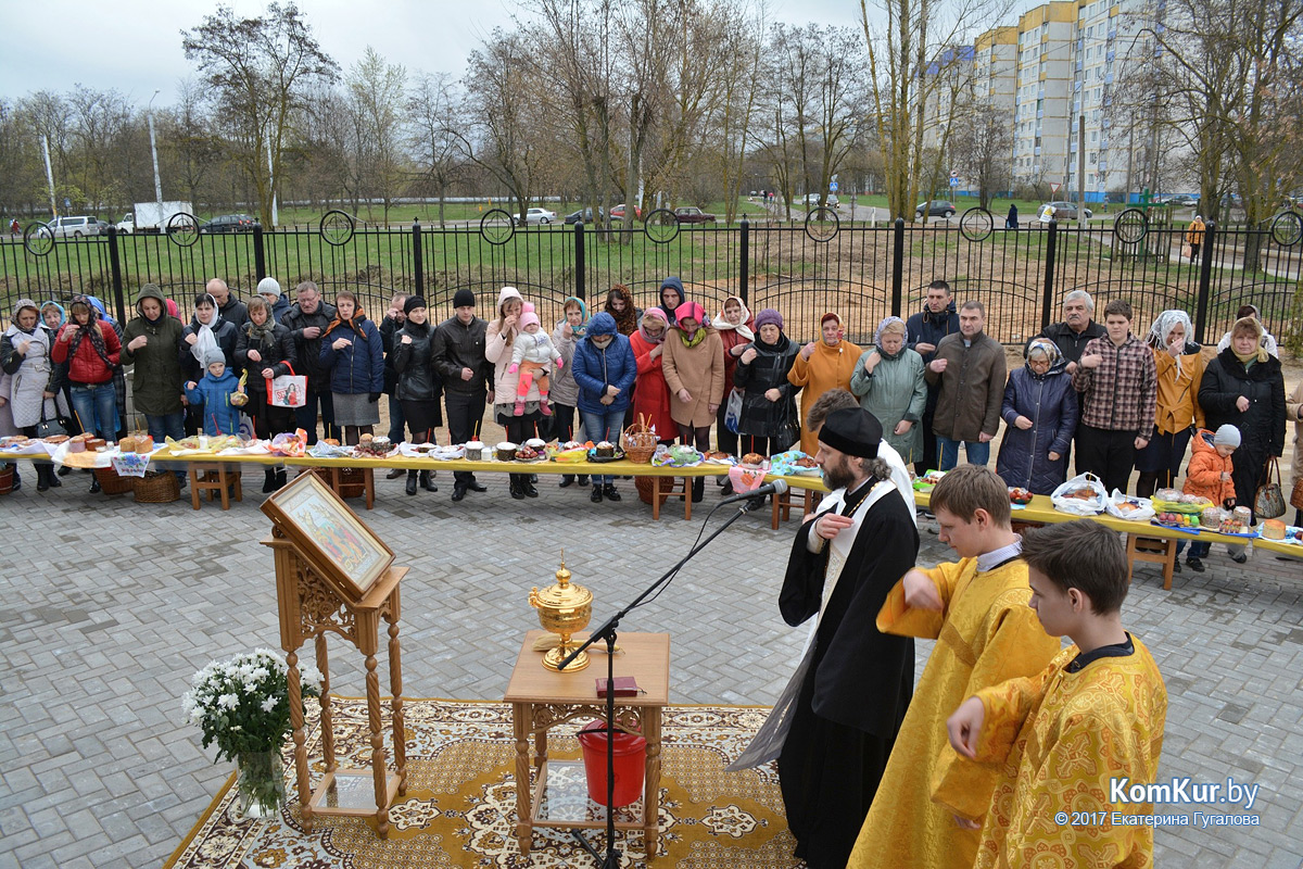 Бобруйчане освящают пасхальные угощения