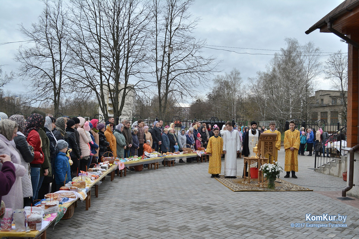 Бобруйчане освящают пасхальные угощения