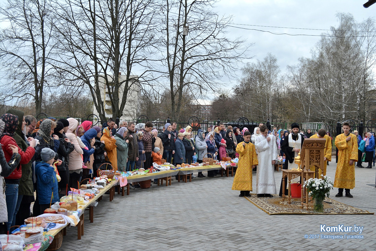 Бобруйчане освящают пасхальные угощения