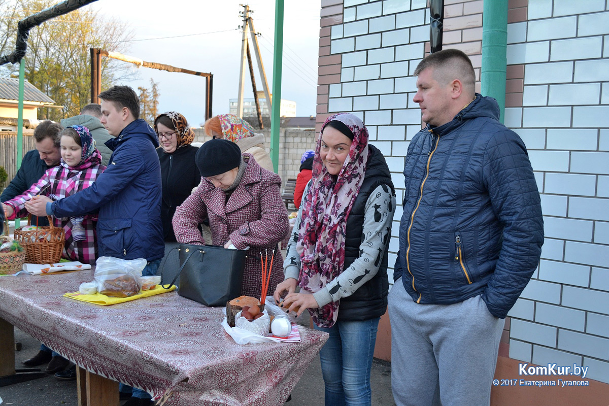 Бобруйчане освящают пасхальные угощения