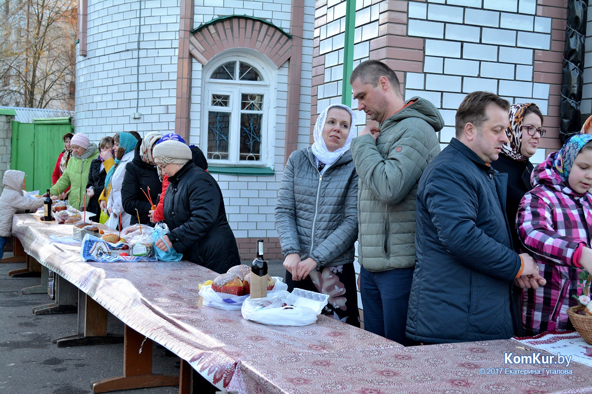 Бобруйчане освящают пасхальные угощения