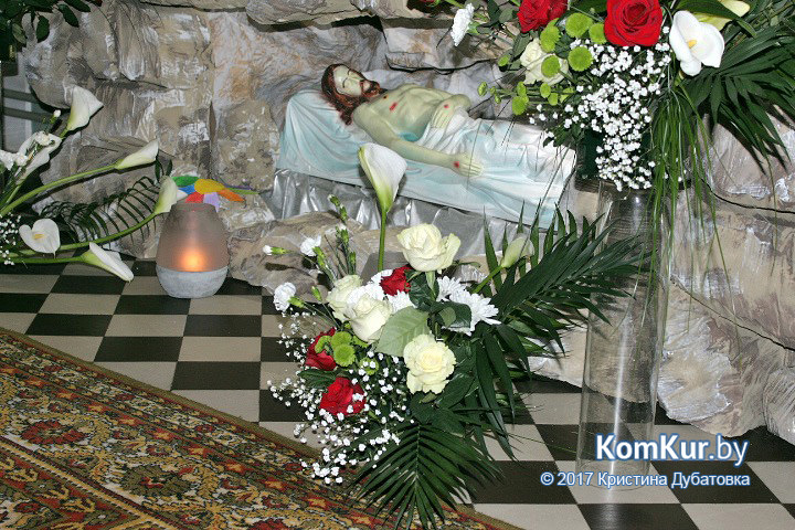 Бобруйчане освящают пасхальные угощения