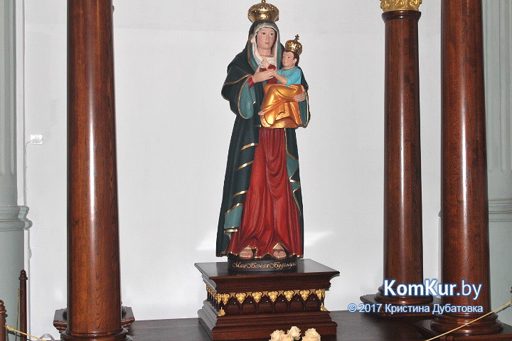 Бобруйчане освящают пасхальные угощения