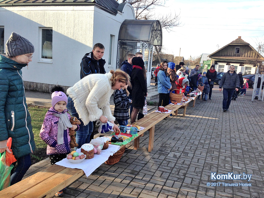Бобруйчане освящают пасхальные угощения