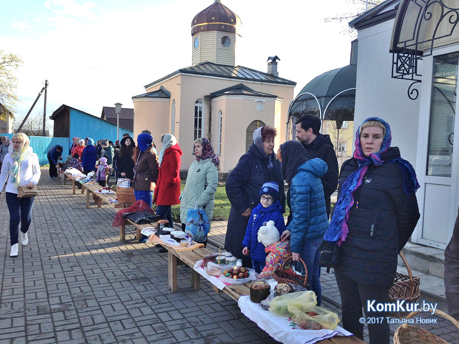 Бобруйчане освящают пасхальные угощения