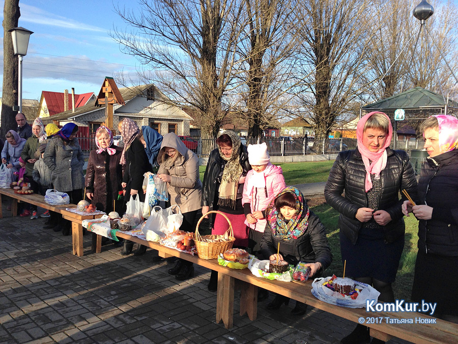 Бобруйчане освящают пасхальные угощения