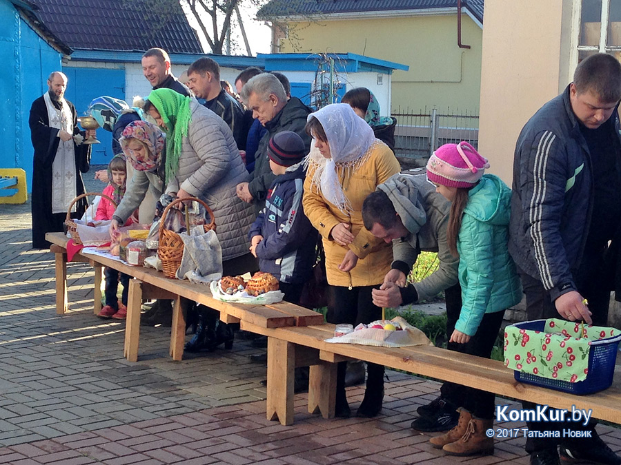 Бобруйчане освящают пасхальные угощения