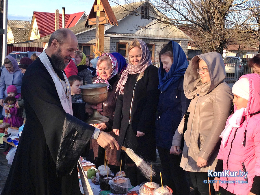 Бобруйчане освящают пасхальные угощения