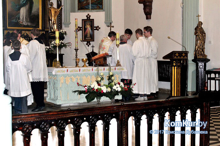 Бобруйчане освящают пасхальные угощения