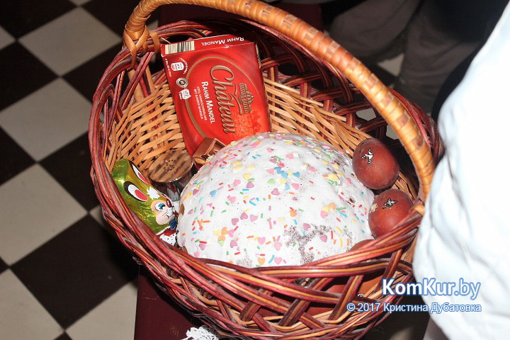 Бобруйчане освящают пасхальные угощения