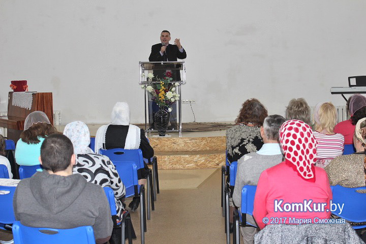 Бобруйчане освящают пасхальные угощения