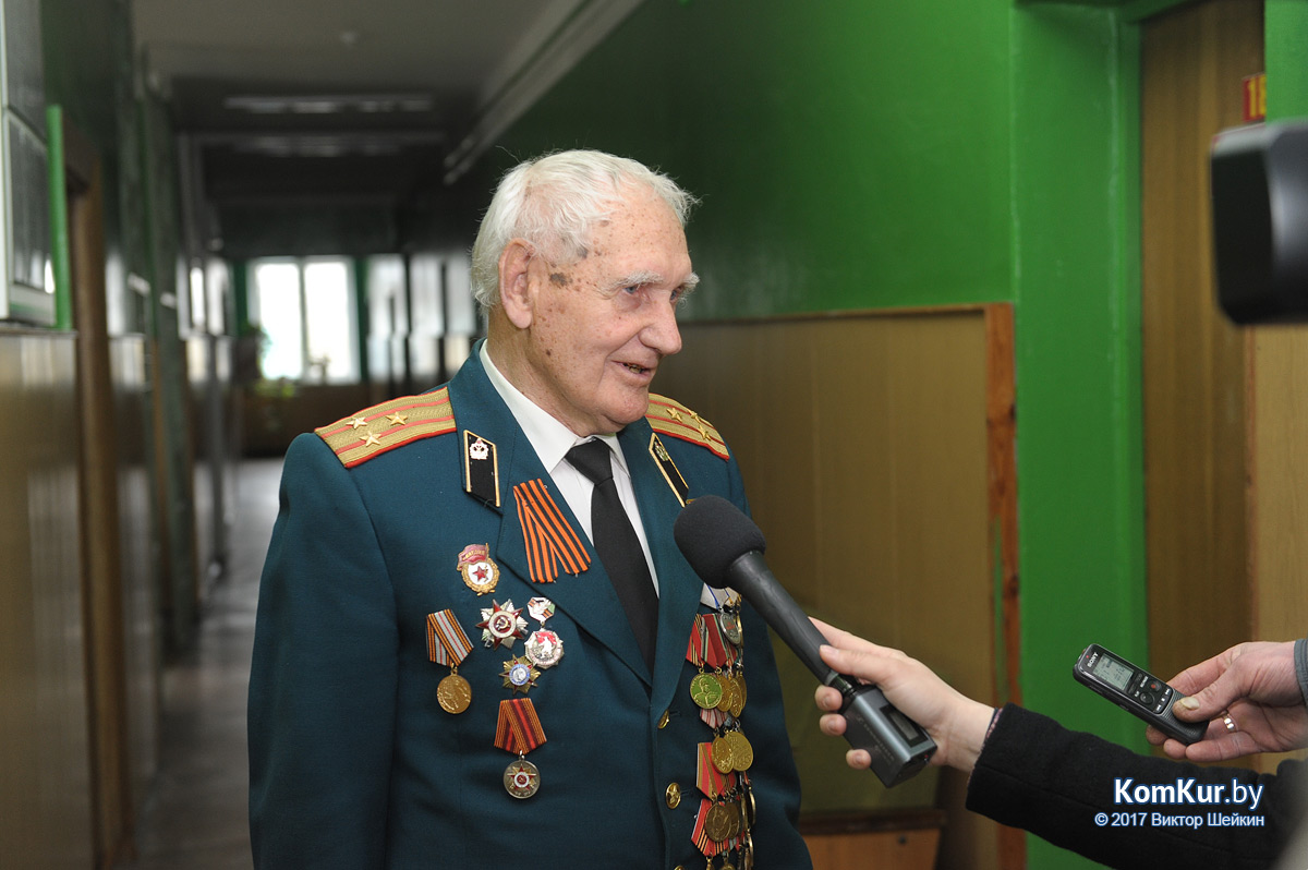 Ветерану из Бобруйска вручили награду спустя 72 года после подвига 
