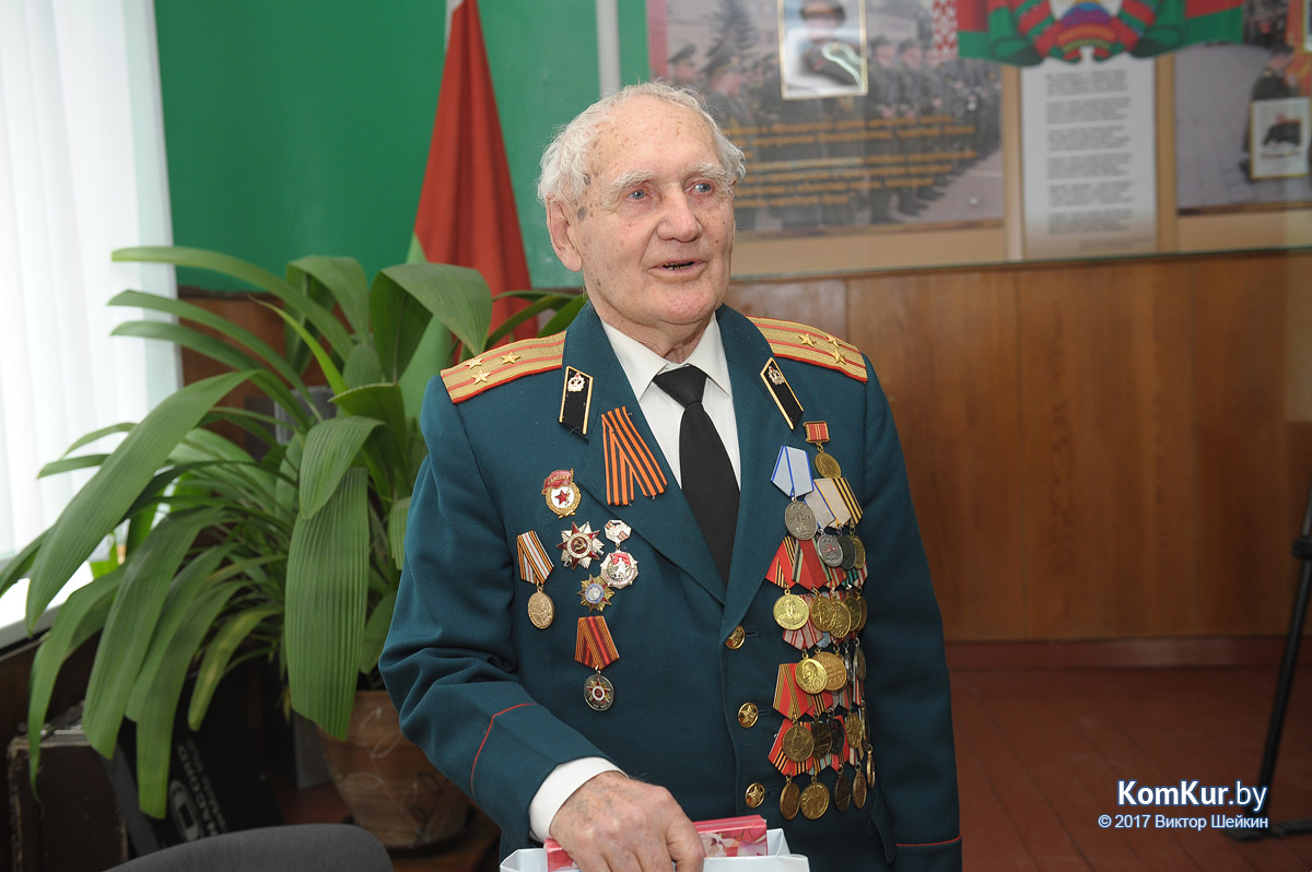 Ветерану из Бобруйска вручили награду спустя 72 года после подвига