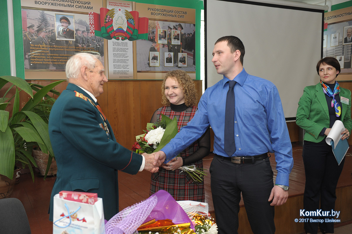 Ветерану из Бобруйска вручили награду спустя 72 года после подвига