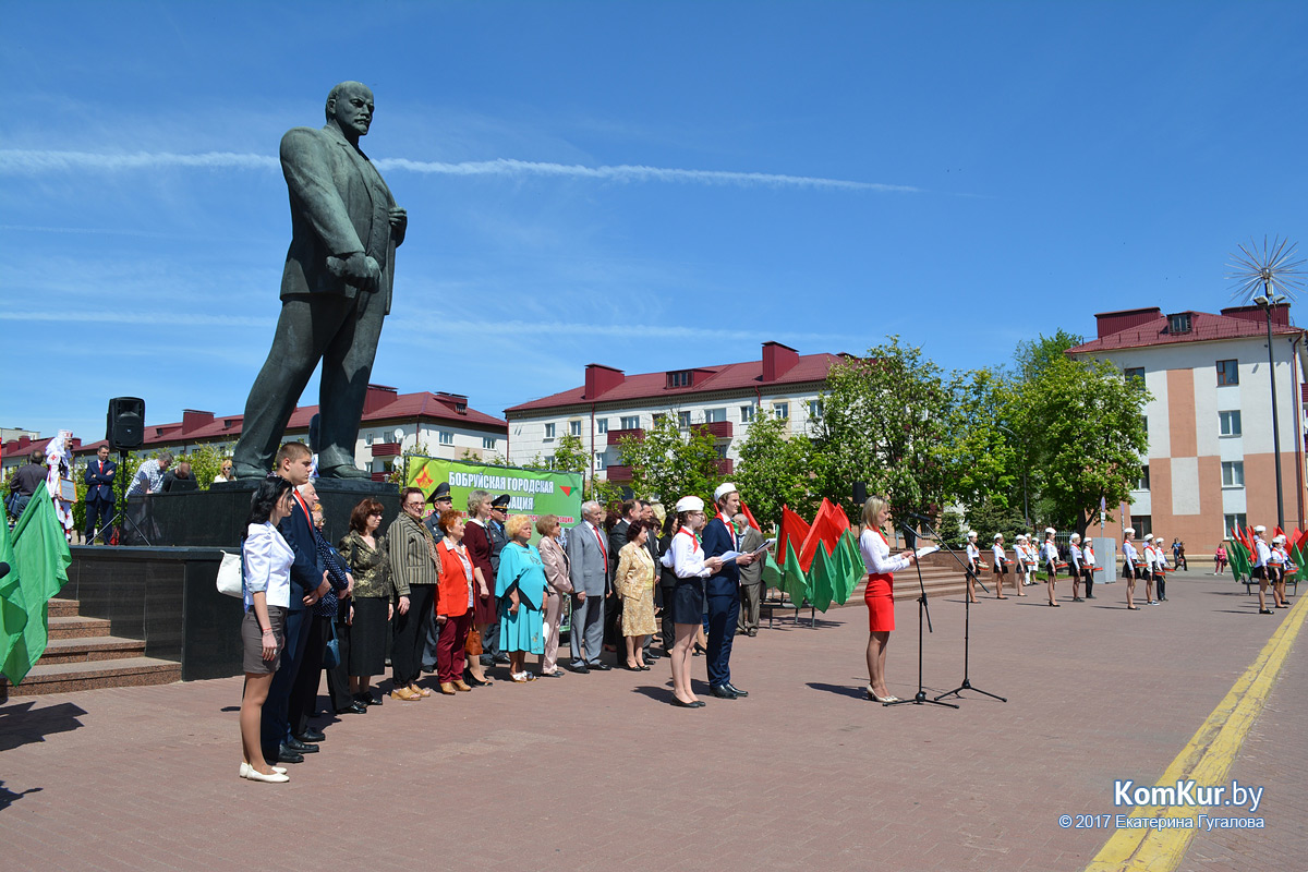 В день 95-летия пионерского движения в Бобруйске приняли в пионеры 500 октябрят