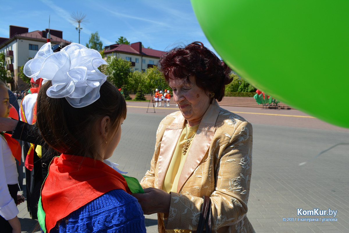 В день 95-летия пионерского движения в Бобруйске приняли в пионеры 500 октябрят