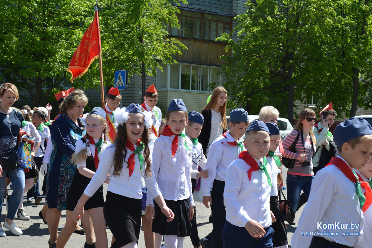 В день 95-летия пионерского движения в Бобруйске приняли в пионеры 500 октябрят