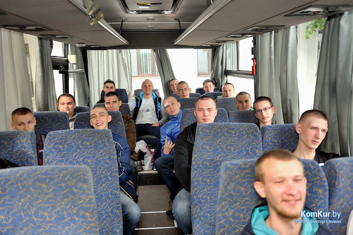 Около трехсот бобруйчан призвали на службу в вооруженные силы