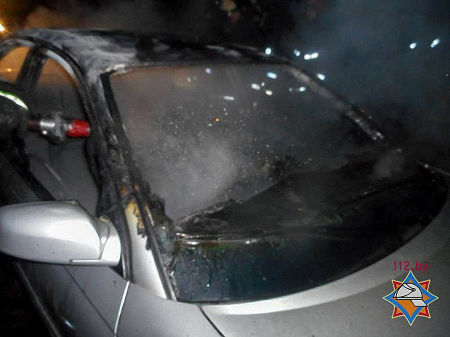 Недалеко от Бобруйска загорелся автомобиль