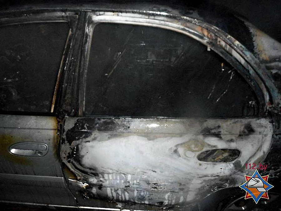 Недалеко от Бобруйска загорелся автомобиль