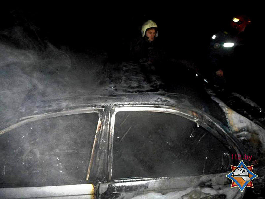 Недалеко от Бобруйска загорелся автомобиль