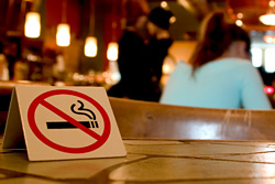 В белорусских ресторанах разрешат курить только в специально отведенных местах