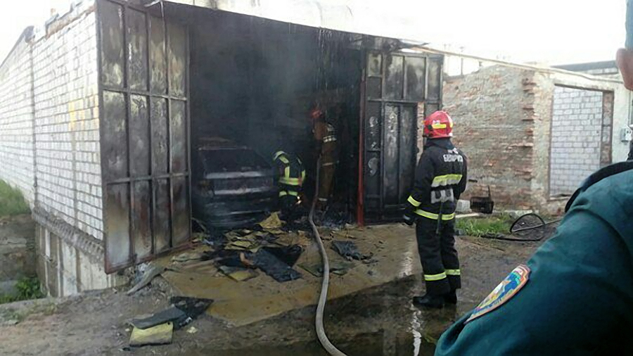 В гаражном массиве на окраине Бобруйска горел автомобиль