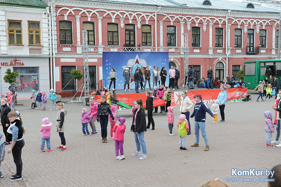 Репетиция праздничных мероприятий на площади Победы в Бобруйске 8 мая