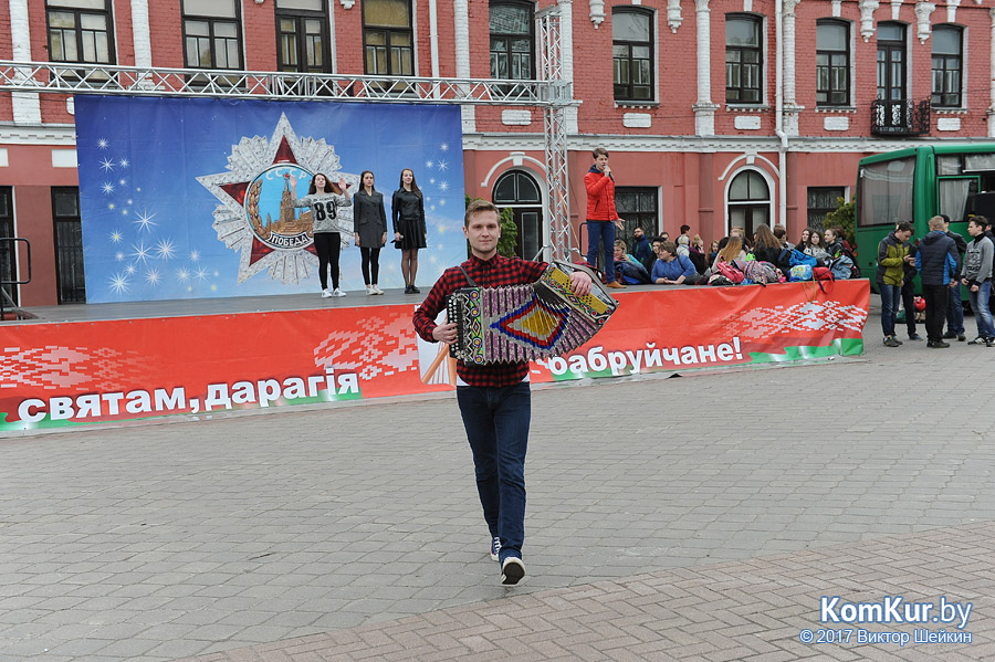 Репетиция праздничных мероприятий на площади Победы в Бобруйске 8 мая