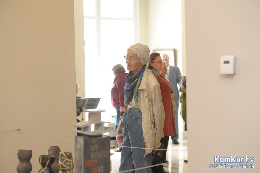 Выставку картин в Бобруйске открыл мэр города Александр Студнев