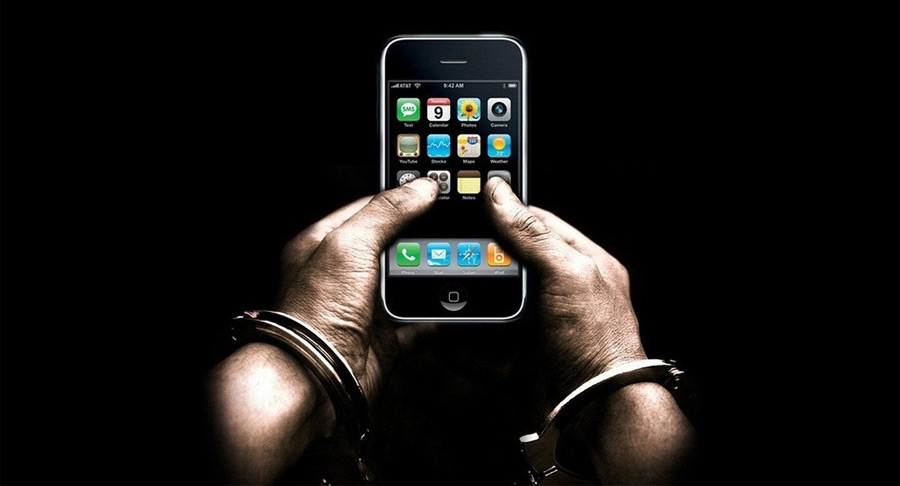 Стащил в общаге два мобильника 