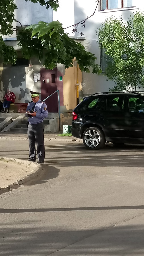 ГАИ Бобруйска учила водителей парковаться