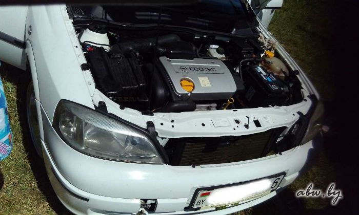 Фотофакт. Opel утонул в Березине - его понесло течением