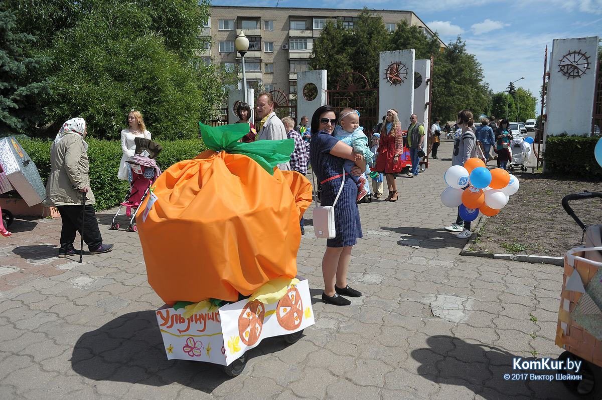 Чудеса на колесиках: в Бобруйске прошел Парад детских колясок