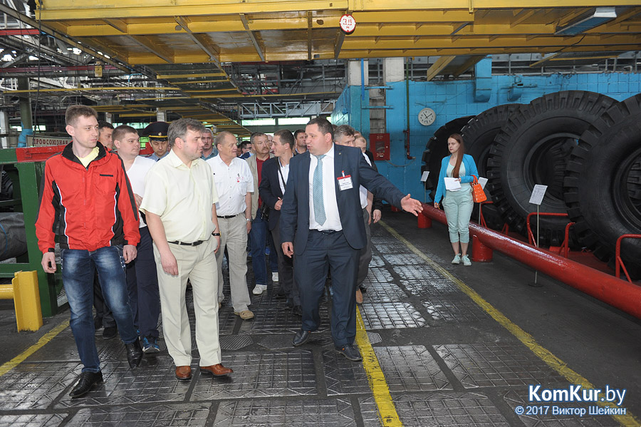Судебные эксперты побывали на «Белшине» 