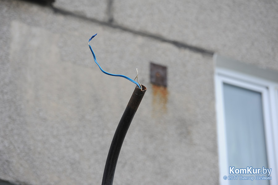 Воришки оставили дома в Бобруйске без света