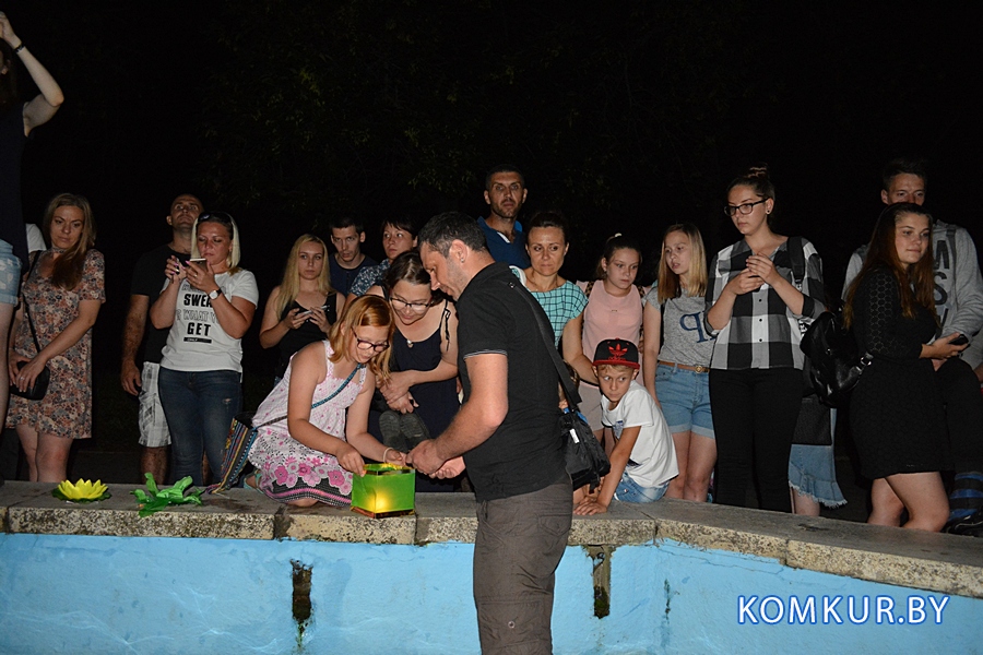 Фестиваль водных фонариков в Бобруйске