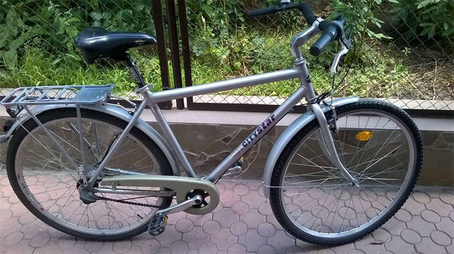 Веловор в Бобруйске «прогрыз» дыру в заборе