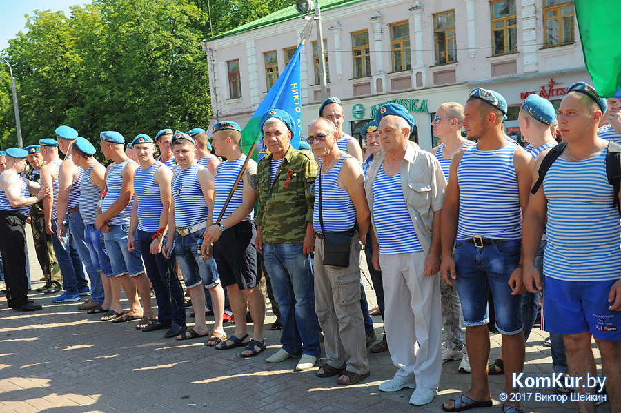 Бобруйские десантники отмечают День ВДВ